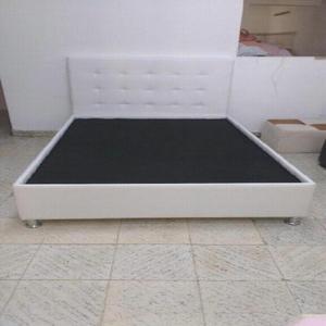 Cama Base Tapizada con Tablero